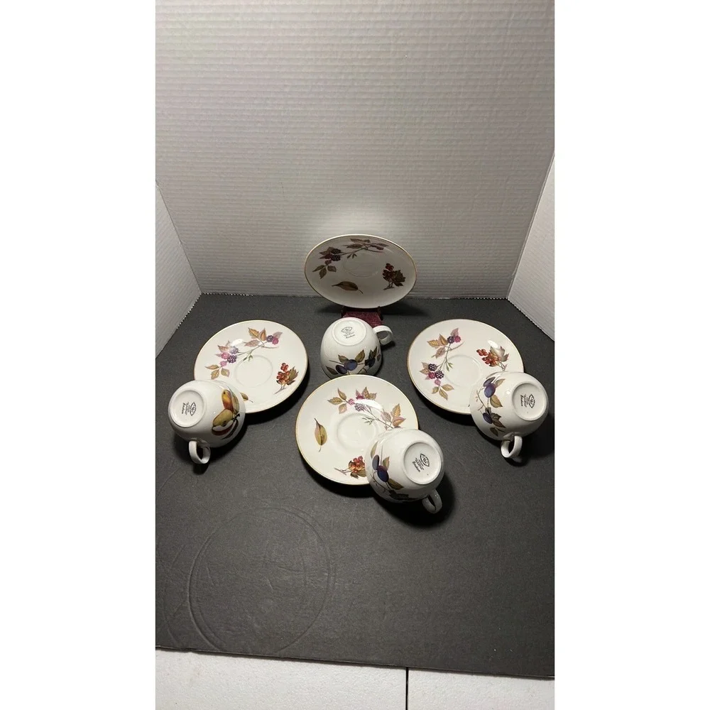 Royal‎ Worcester Evesham Bone China 4cups-4saucers